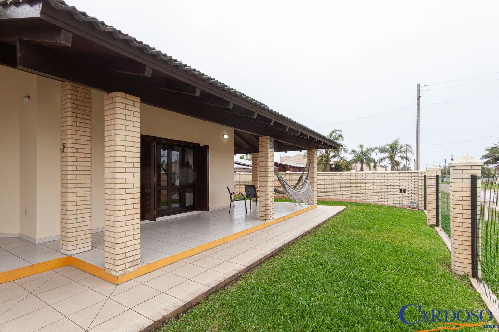 Casa à venda com 4 quartos, 335m² - Foto 2