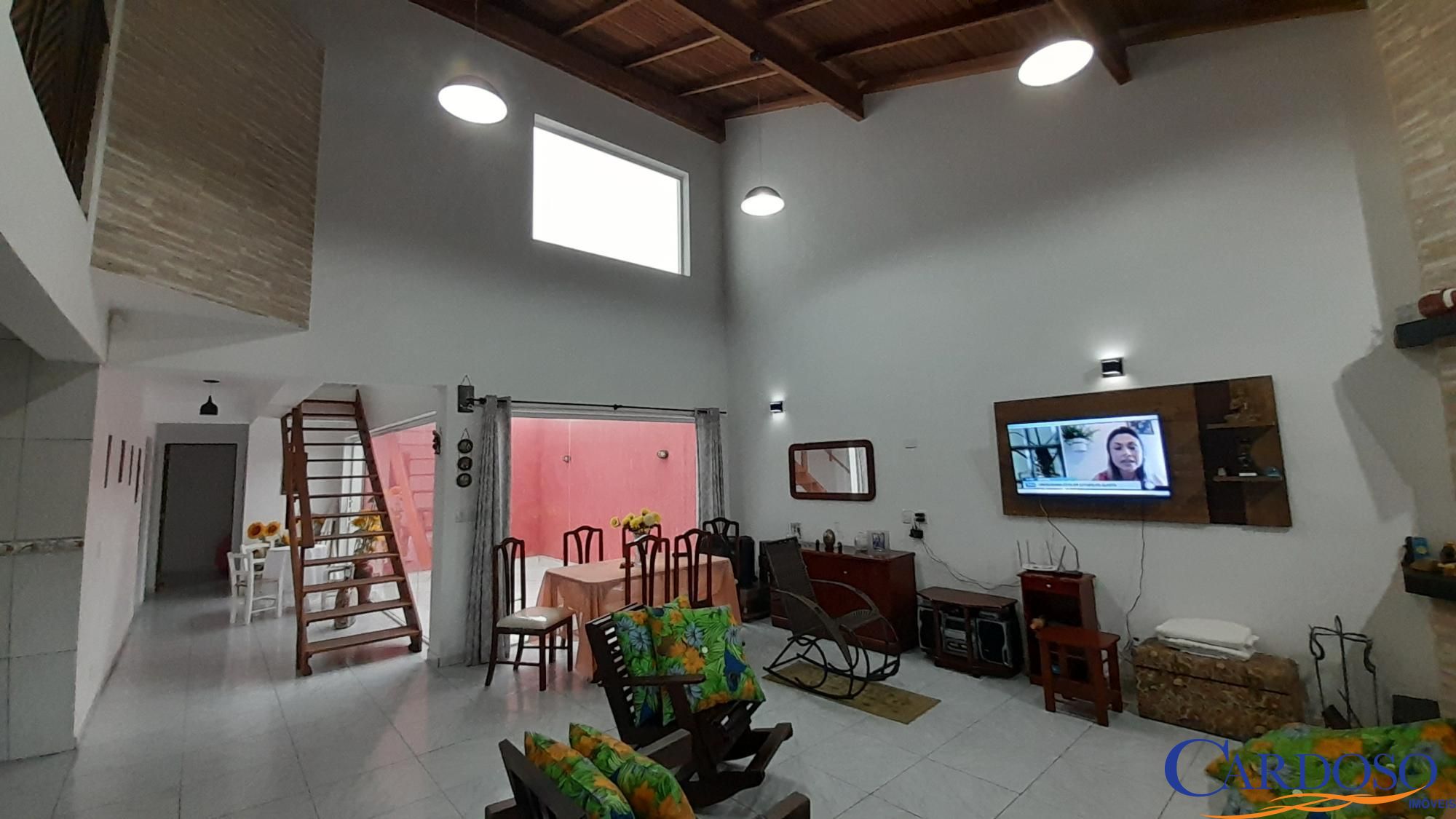 Casa à venda com 4 quartos, 210m² - Foto 4