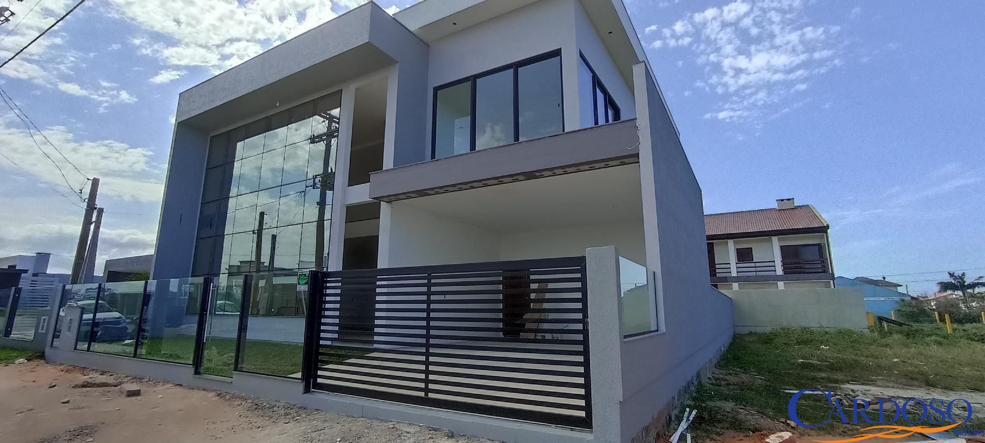 Sobrado à venda com 3 quartos, 335m² - Foto 1