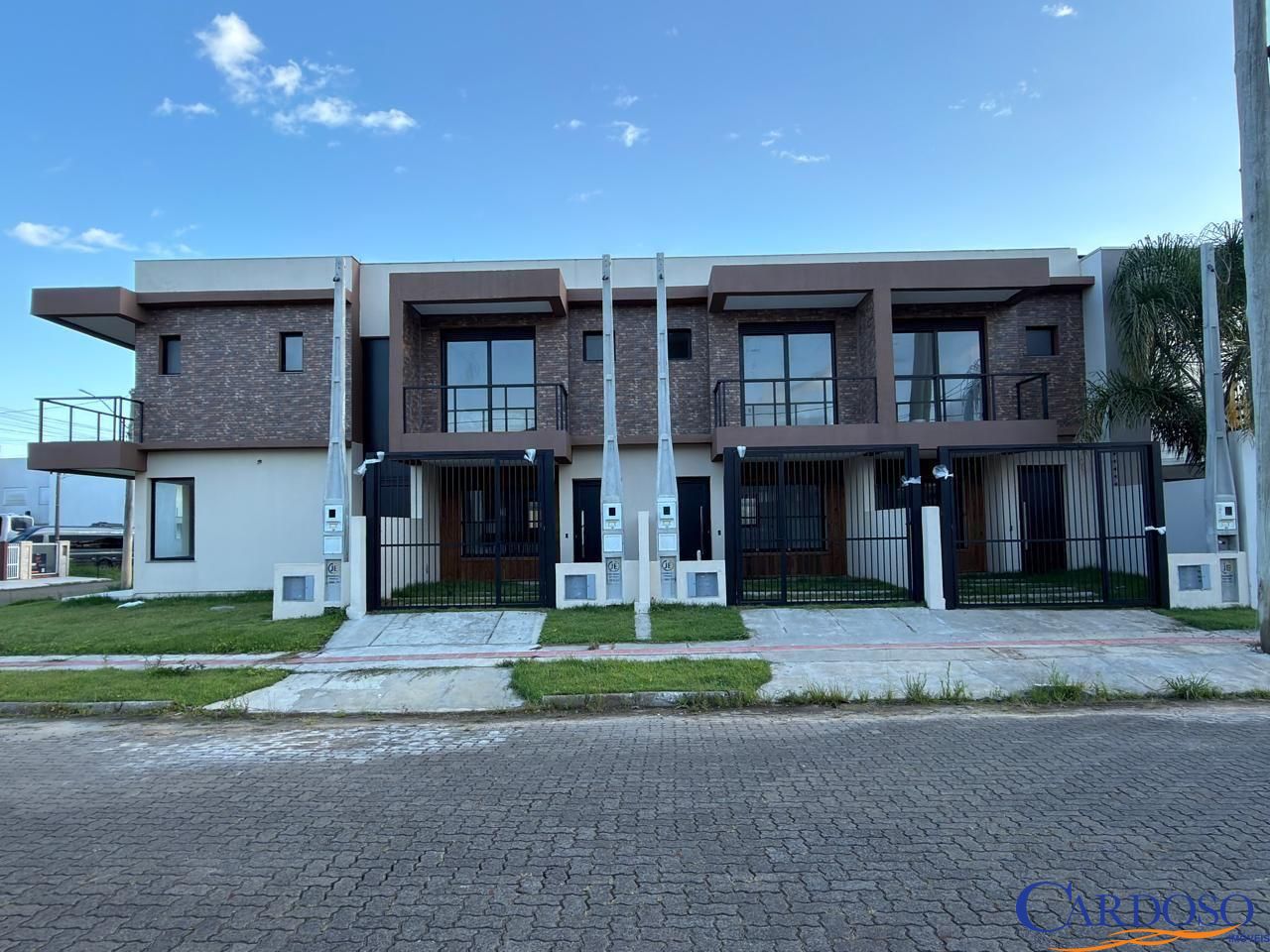 Sobrado à venda  no Morada das Palmeiras - Torres, RS. Imóveis