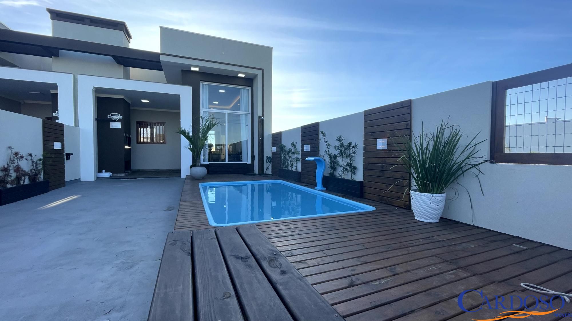 Casa à venda com 2 quartos, 72m² - Foto 2