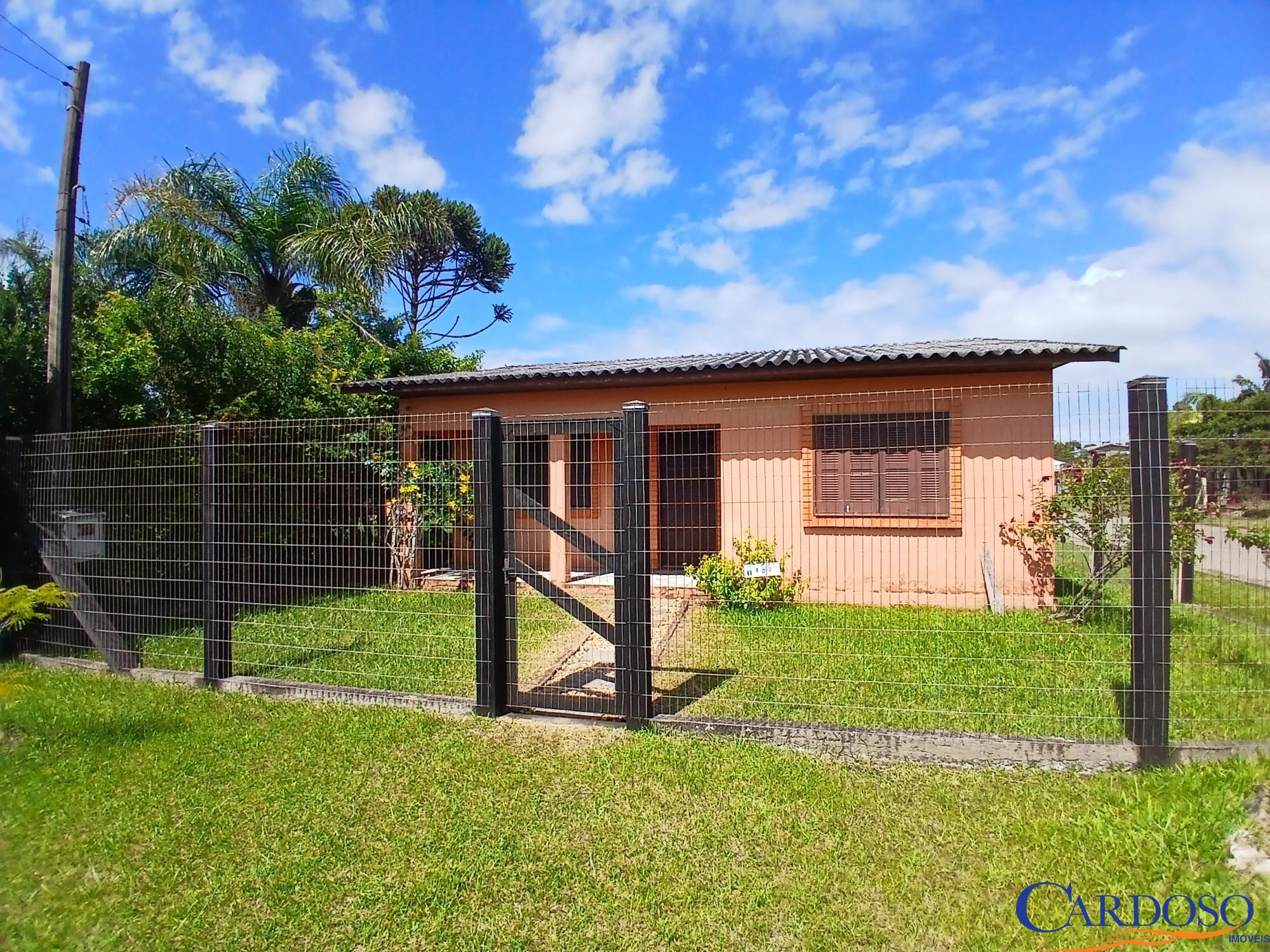 Casa com 2 Dormitórios à venda, 80 m² por R$ 300.000,00 Casa com 2 Dormitórios à venda, 80 m² por R$ 300.000,00