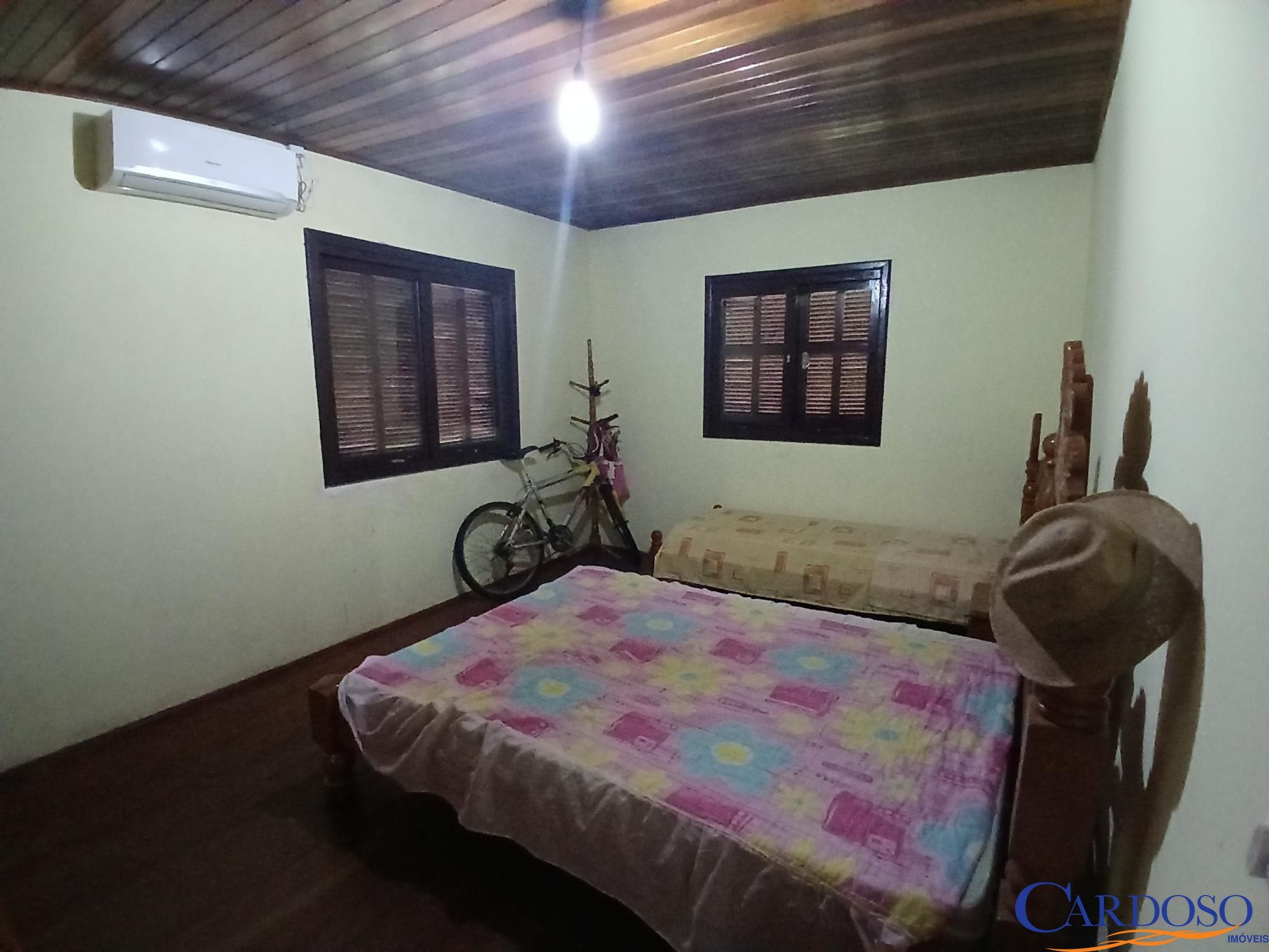 Casa com 2 Dormitórios à venda, 80 m² por R$ 300.000,00 Casa com 2 Dormitórios à venda, 80 m² por R$ 300.000,00