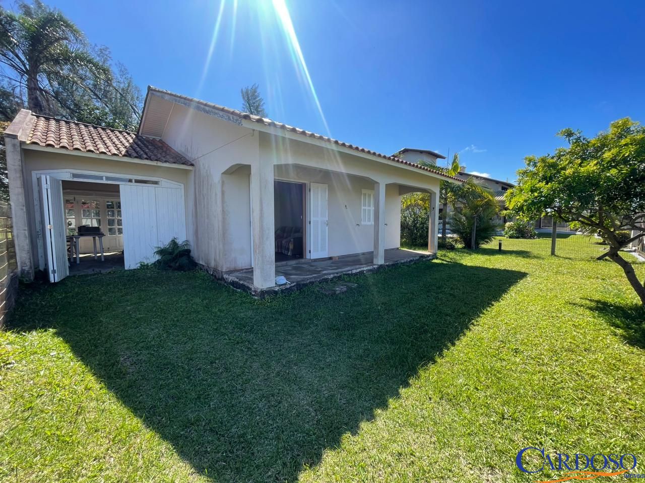 Casa à venda com 2 quartos, 80m² - Foto 2