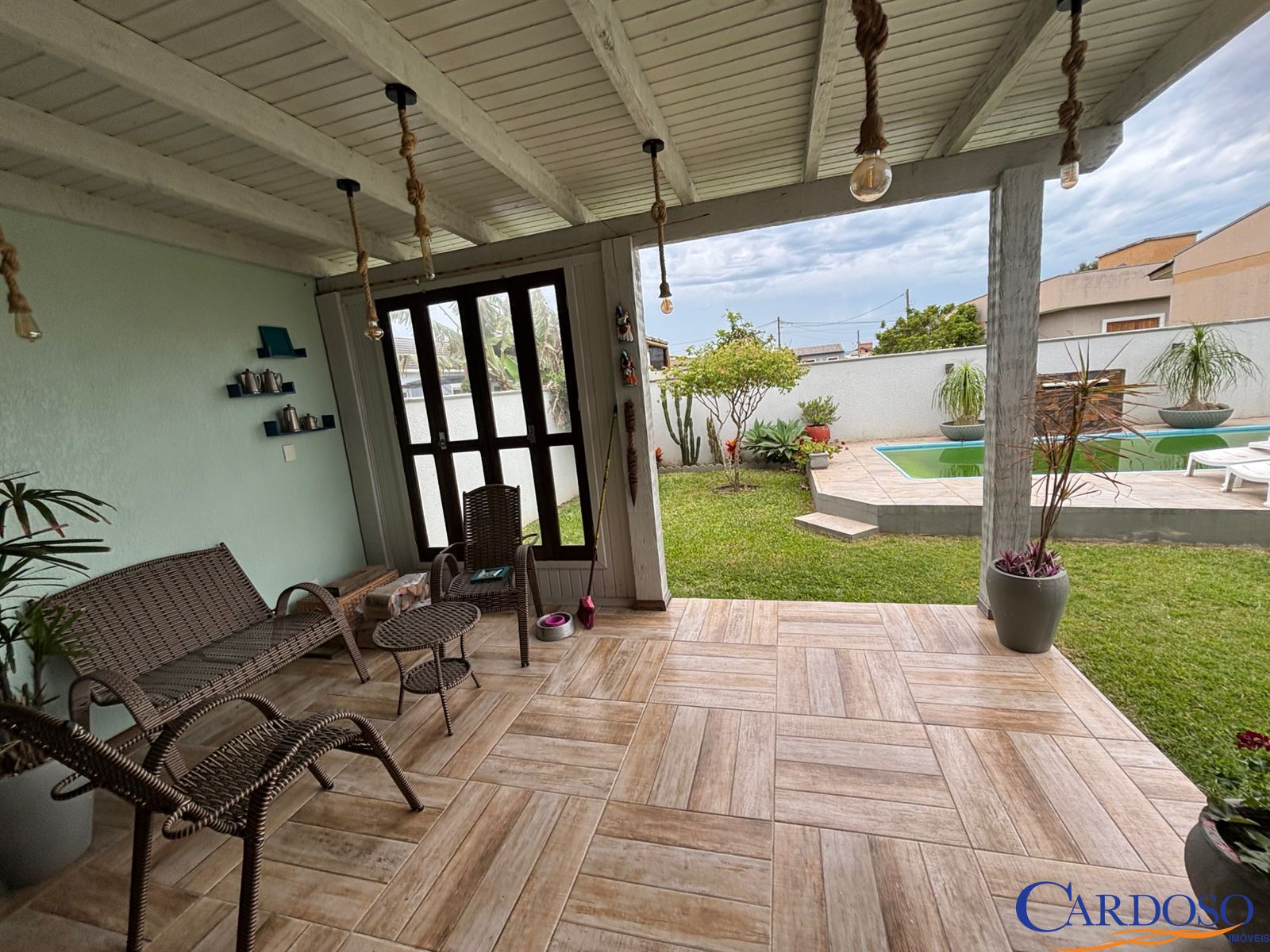 Casa com 4 Dormitórios à venda, 150 m² por R$ 625.000,00 Casa com 4 Dormitórios à venda, 150 m² por R$ 625.000,00