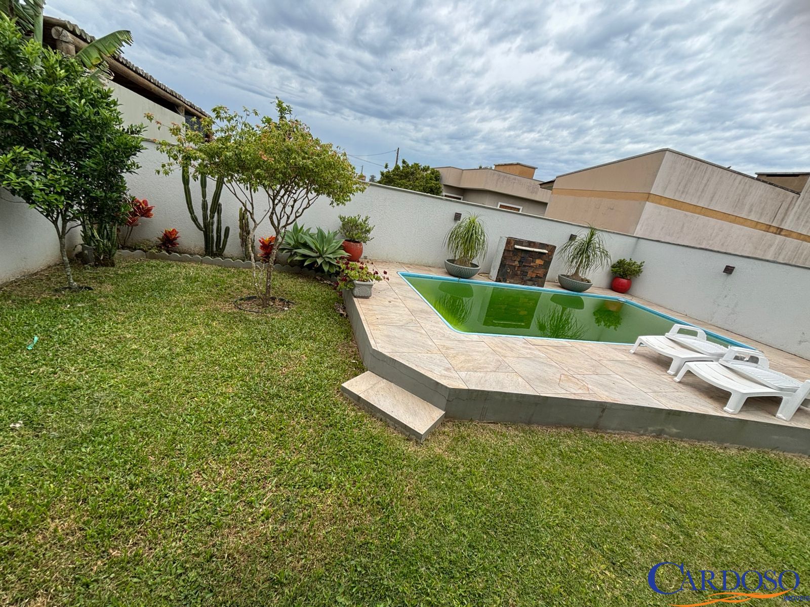 Casa com 4 Dormitórios à venda, 150 m² por R$ 625.000,00 Casa com 4 Dormitórios à venda, 150 m² por R$ 625.000,00