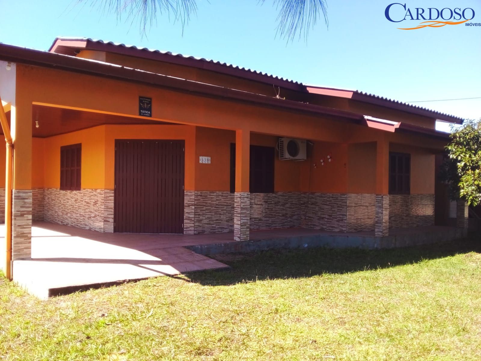 Casa à venda com 3 quartos, 136m² - Foto 1
