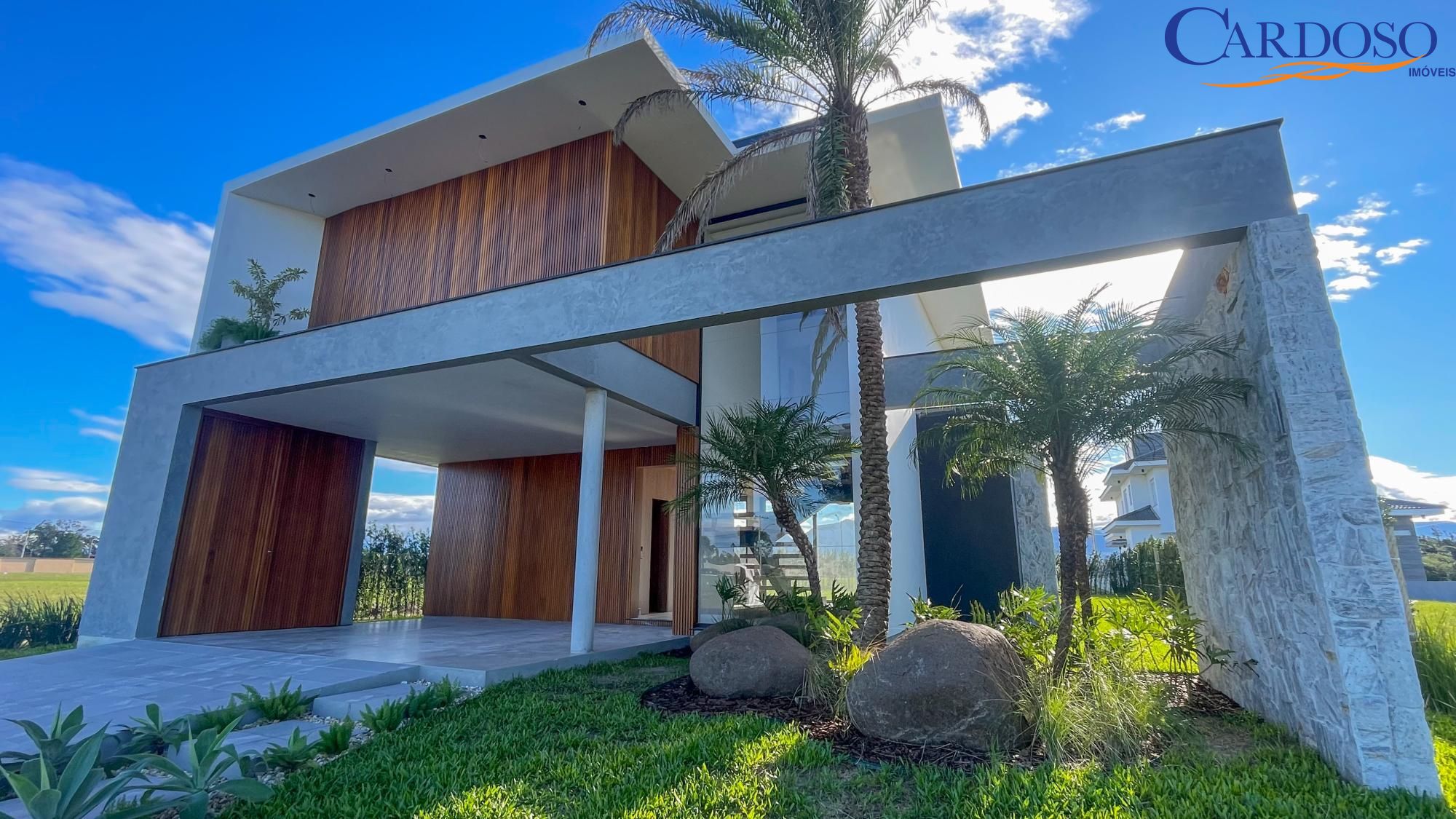 Casa à venda com 3 quartos, 229m² - Foto 2