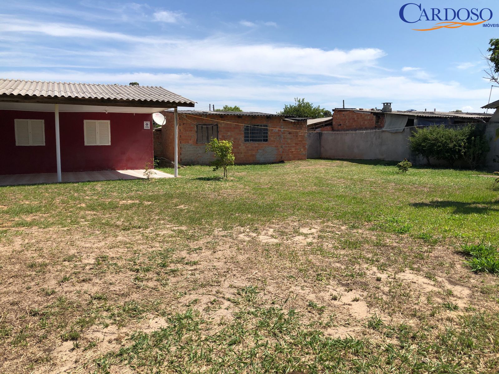 Casa à venda com 3 quartos, 100m² - Foto 2
