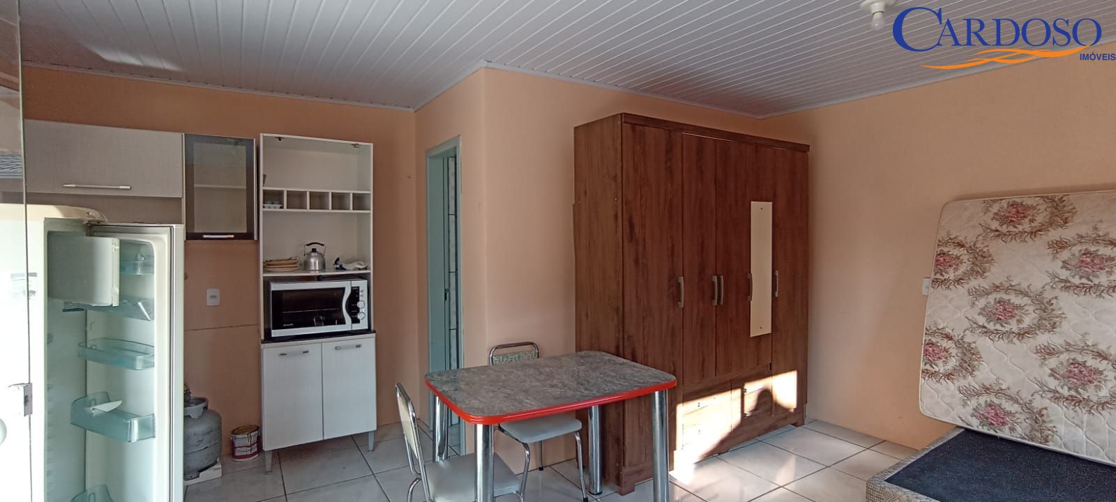 Casa à venda com 4 quartos, 121m² - Foto 4