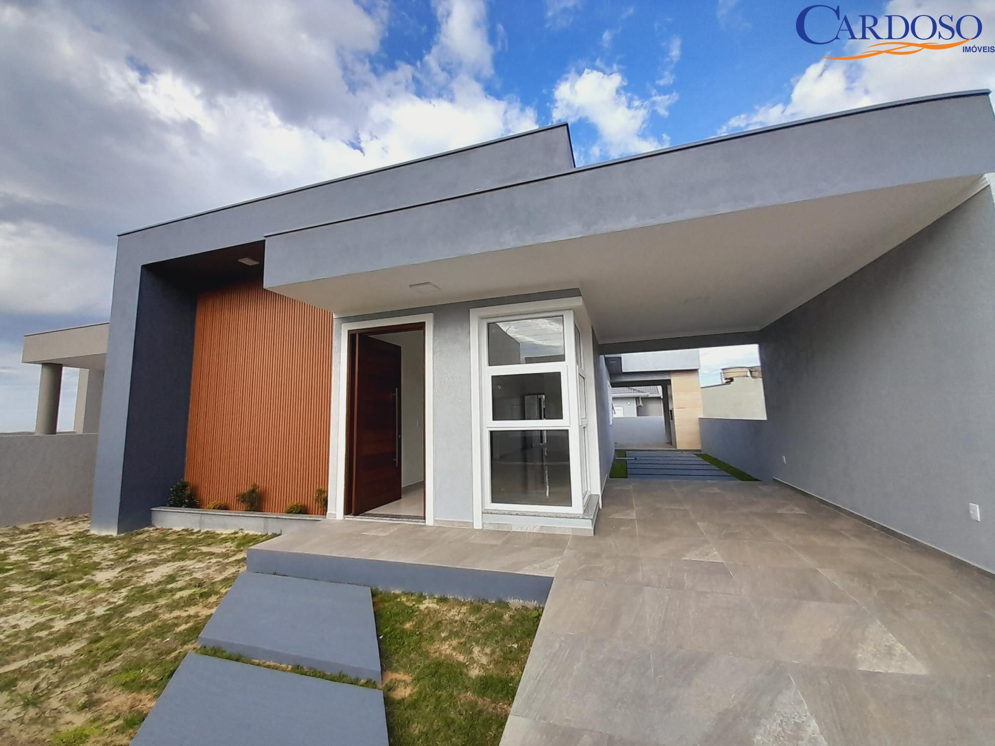 Casa à venda com 3 quartos, 131m² - Foto 1