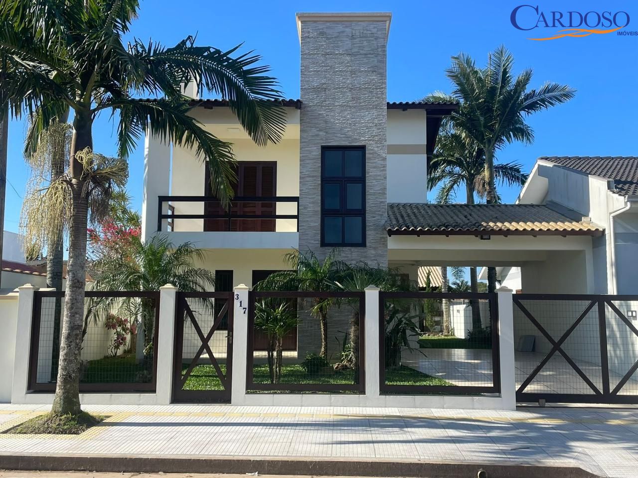 Casa, 4 quartos, 240 m² - Foto 1