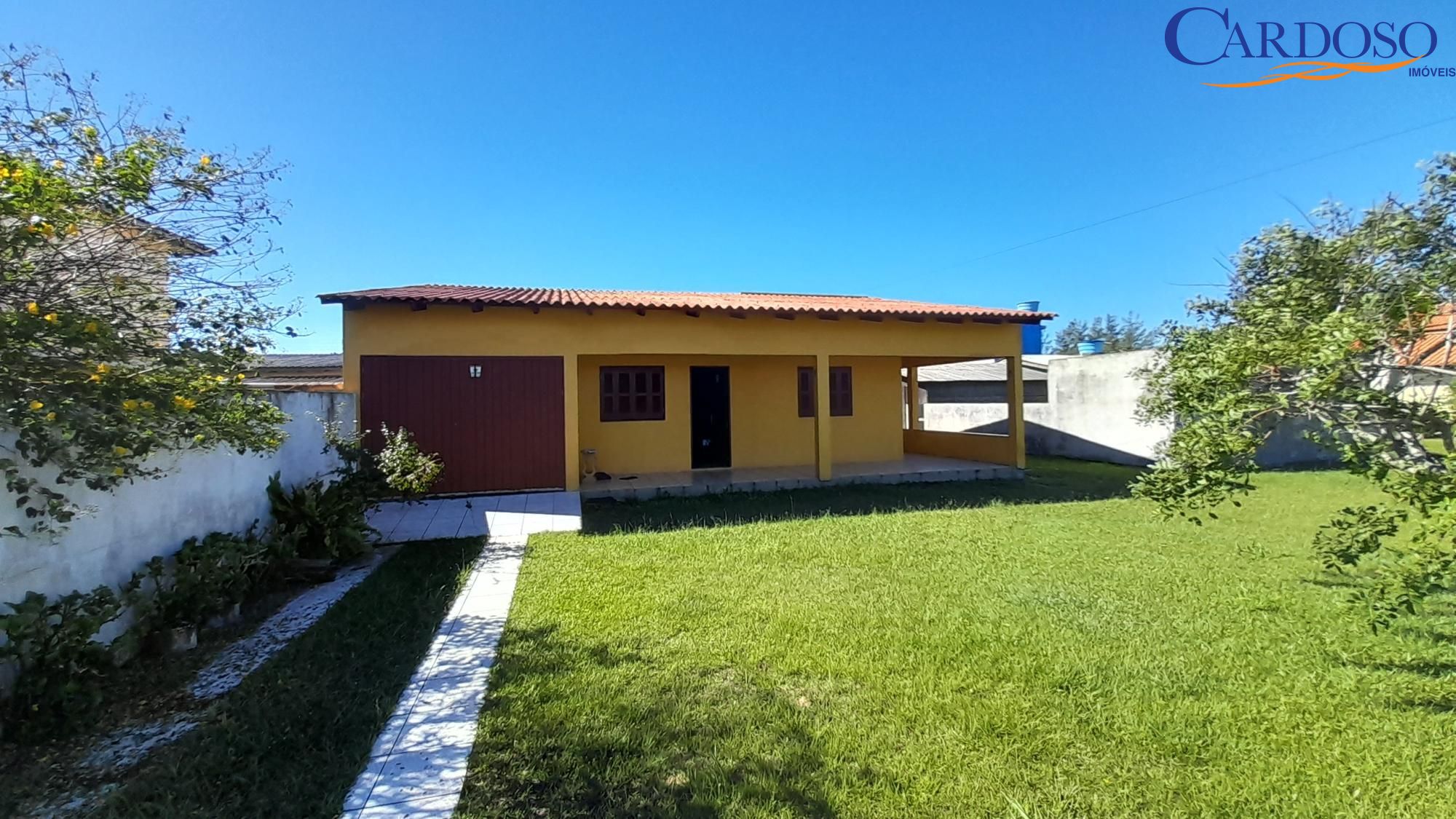 Casa à venda com 3 quartos, 120m² - Foto 1