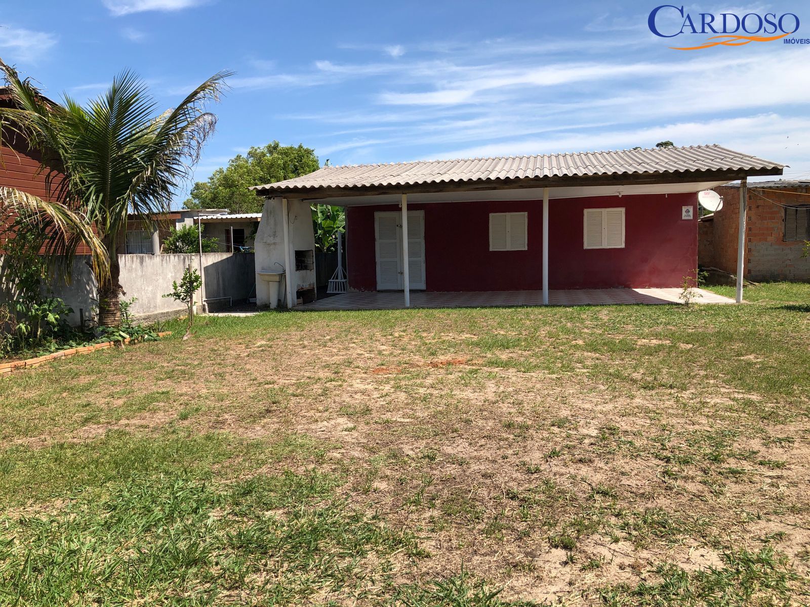 Casa à venda com 3 quartos, 100m² - Foto 1