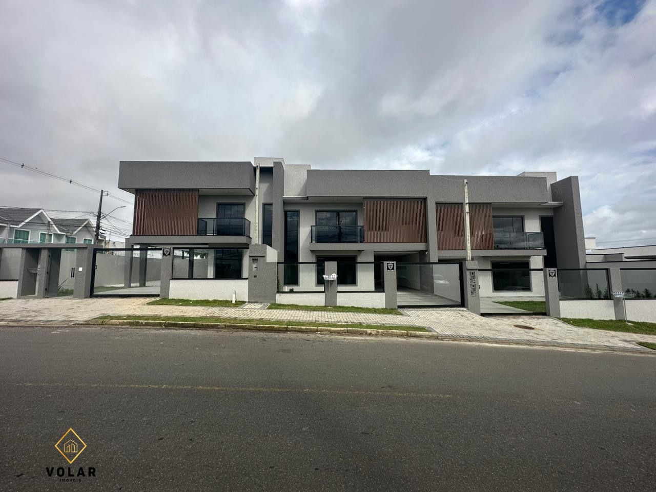 Sobrado à venda com 3 quartos, 120m² - Foto 1