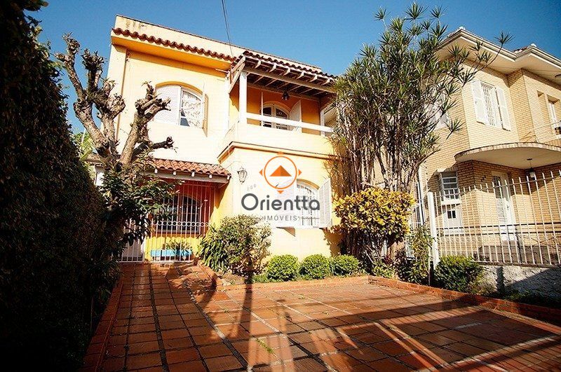 Casa com 544m², 3 dormitórios no bairro Medianeira em Porto Alegre para Comprar