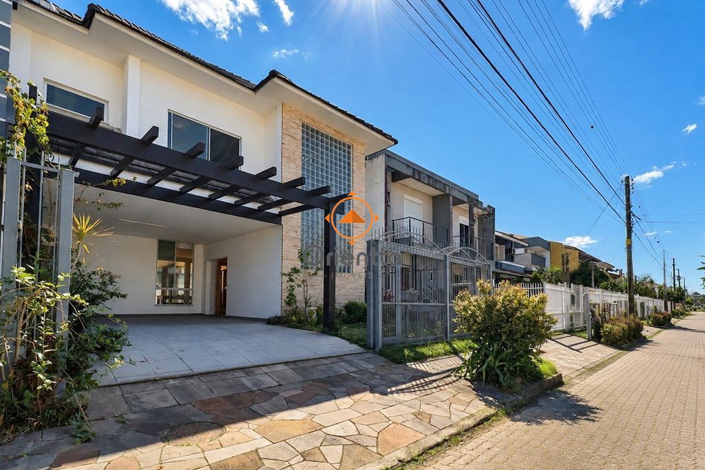 Casa de Condomínio com 250m², 5 dormitórios no bairro Hípica em Porto Alegre para Comprar