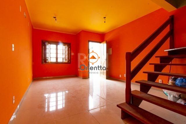 Casa com 100m², 2 dormitórios no bairro Guarujá em Porto Alegre para Comprar