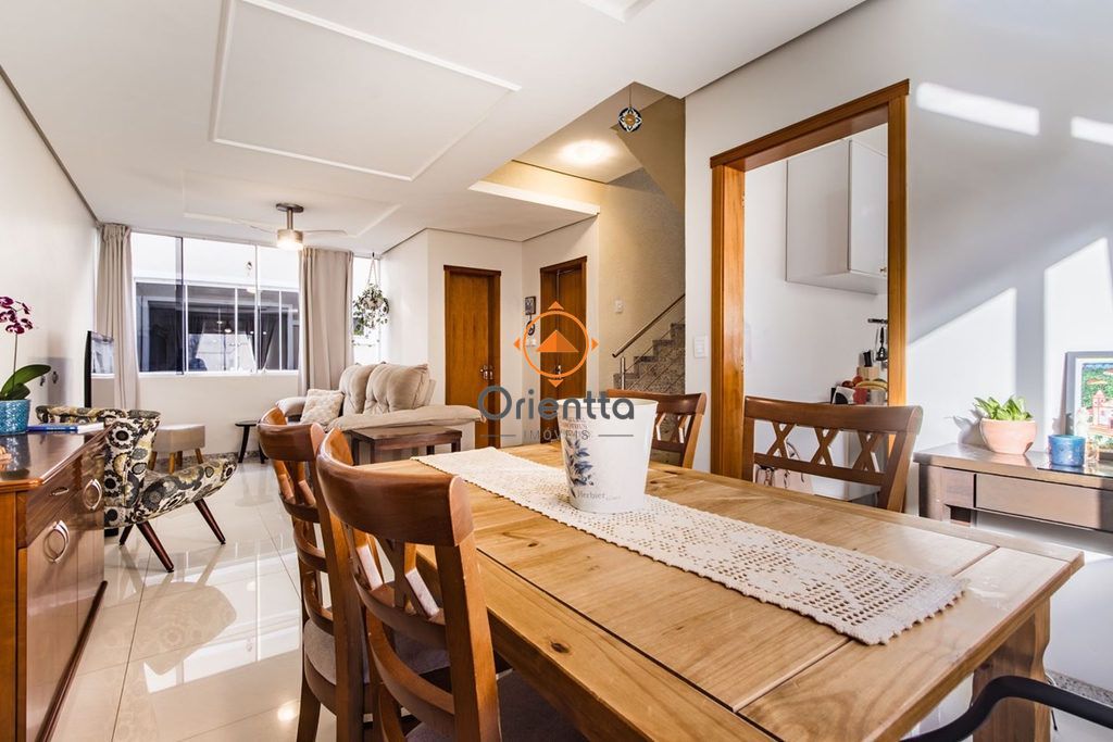 Casa de Condomínio com 158m², 3 dormitórios no bairro Vila Ipiranga em Porto Alegre para Comprar