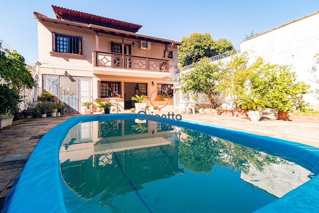 Casa com 225m², 5 dormitórios no bairro Jardim Itu Sabará em Porto Alegre para Comprar