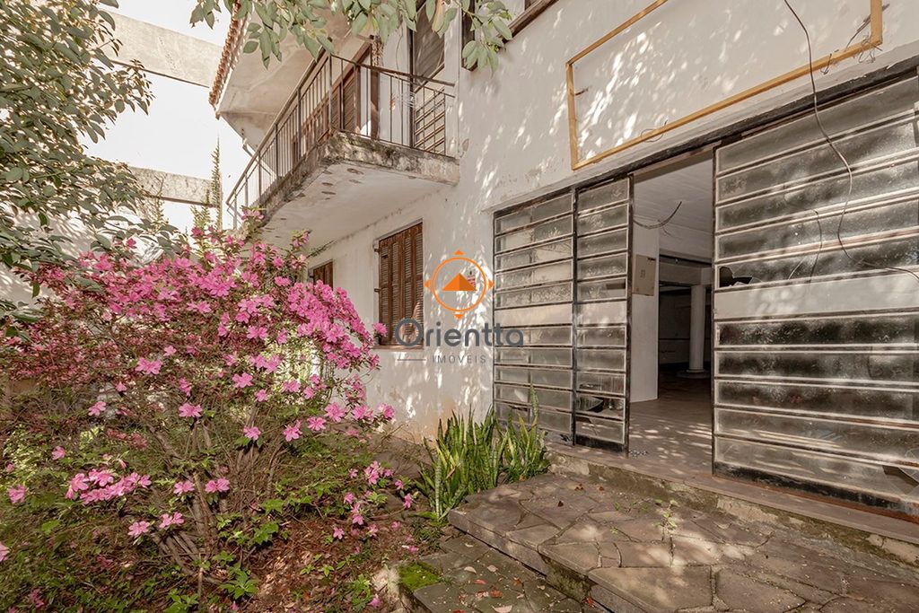 Casa com 400m², 3 dormitórios no bairro Floresta em Porto Alegre para Comprar