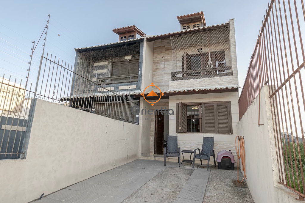 Casa com 92m², 3 dormitórios no bairro Guarujá em Porto Alegre para Comprar