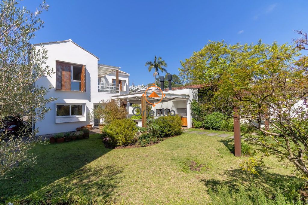 Casa com 173m², 4 dormitórios no bairro Três Figueiras em Porto Alegre para Comprar