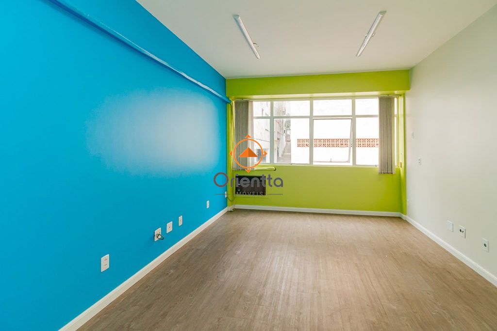 Sala Comercial com 37m² no bairro Auxiliadora em Porto Alegre para Comprar