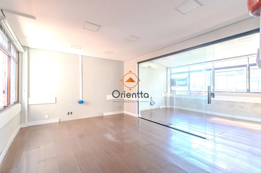 Sala Comercial com 236m² no bairro Petrópolis em Porto Alegre para Comprar