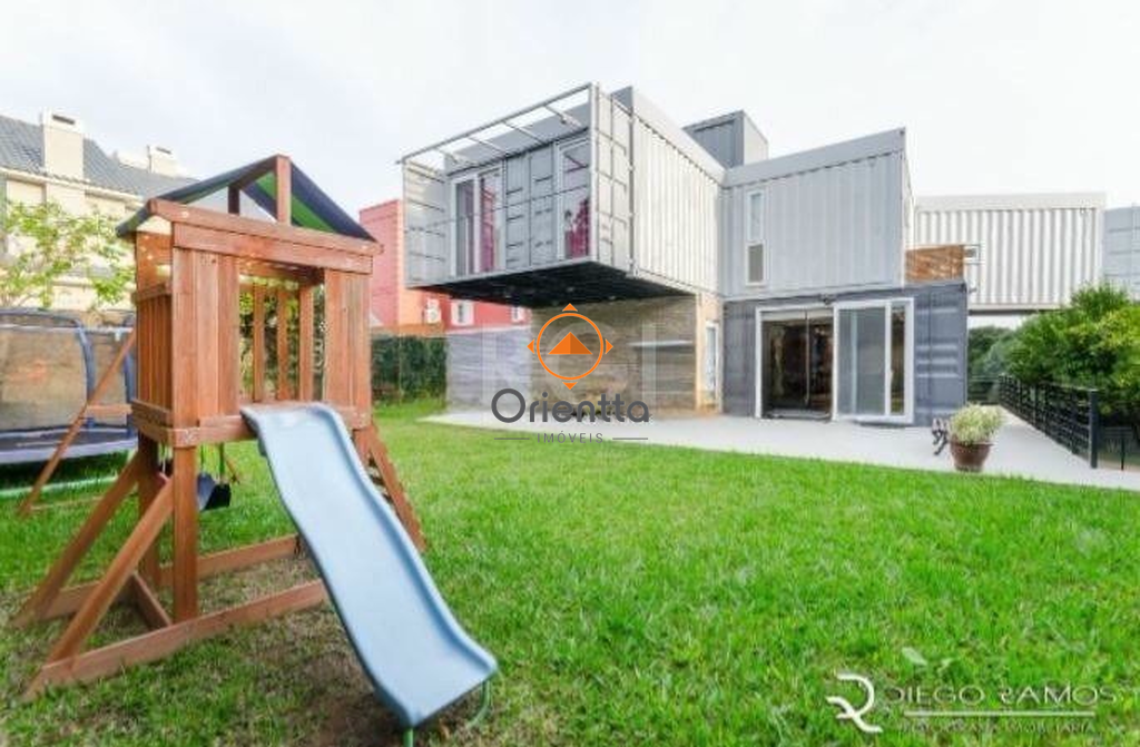 Casa com 333m², 3 dormitórios no bairro Teresópolis em Porto Alegre para Comprar