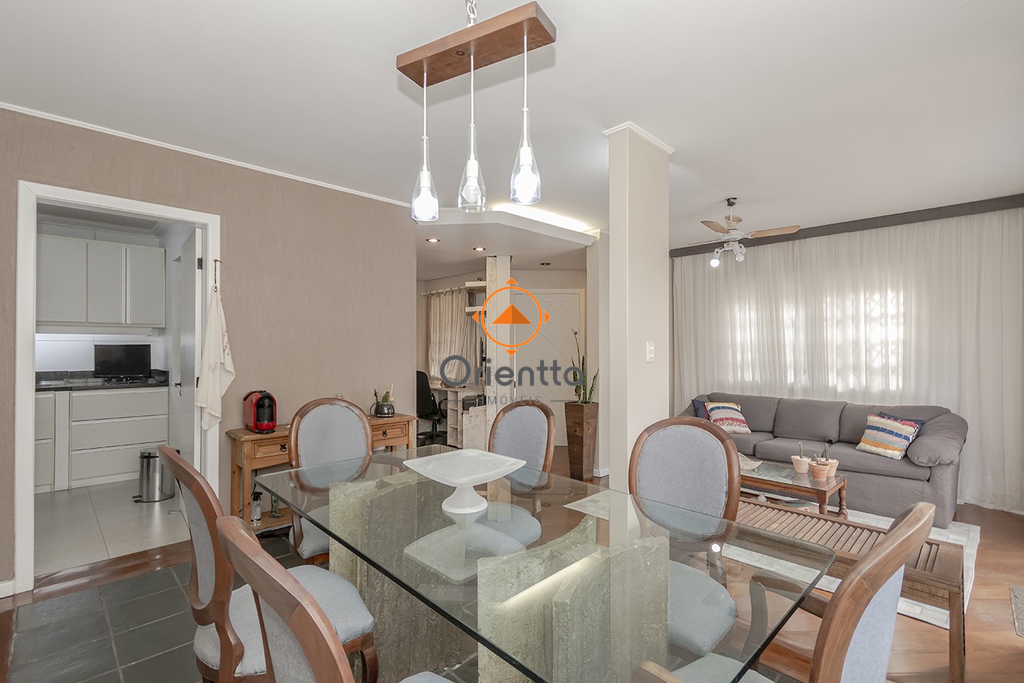Casa com 330m², 3 dormitórios no bairro Jardim Itu em Porto Alegre para Comprar