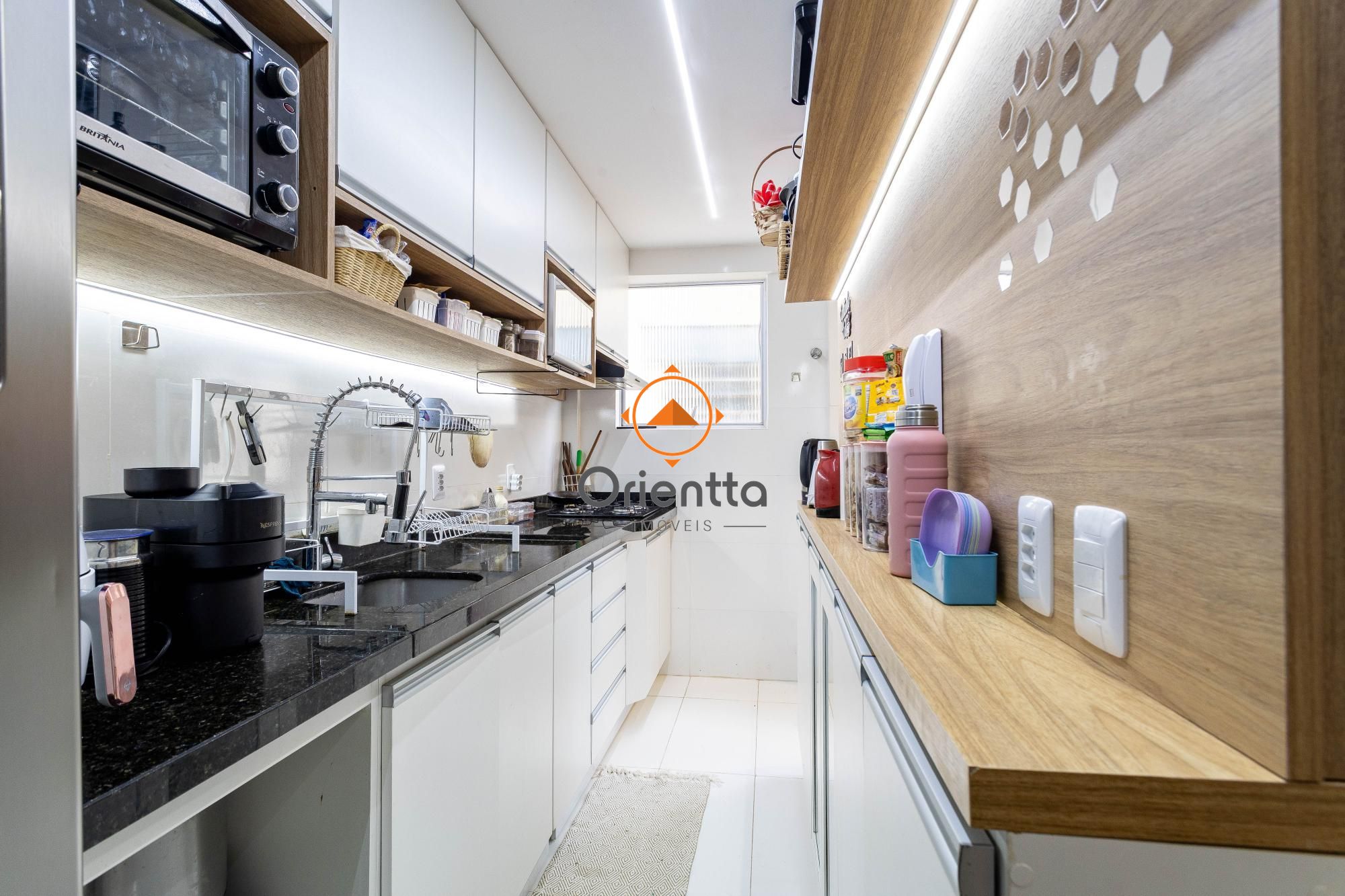 Apartamento, 2 dormitórios no bairro Santo Antônio em Porto Alegre para Comprar