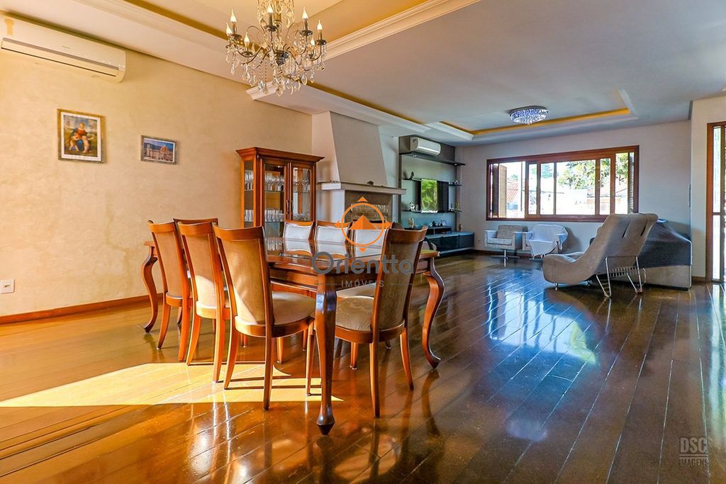 Casa com 396m², 3 dormitórios no bairro Jardim Planalto em Porto Alegre para Comprar