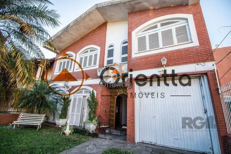 Casa com 200m², 4 dormitórios no bairro Tristeza em Porto Alegre para Comprar