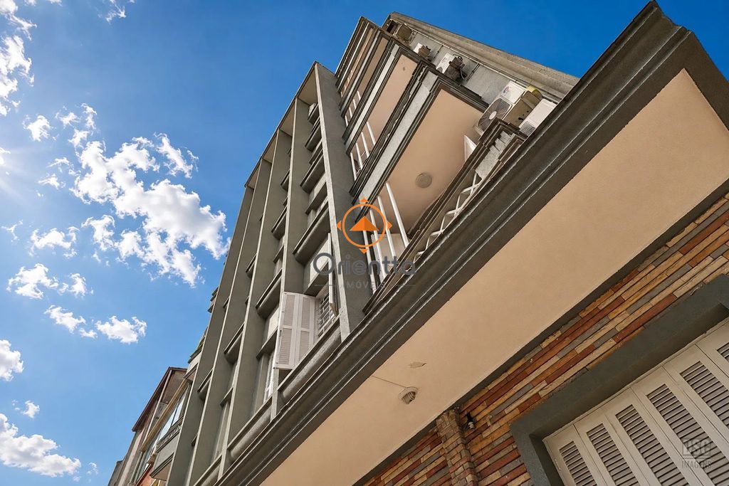 Apartamento com 72m², 2 dormitórios no bairro Santana em Porto Alegre para Comprar