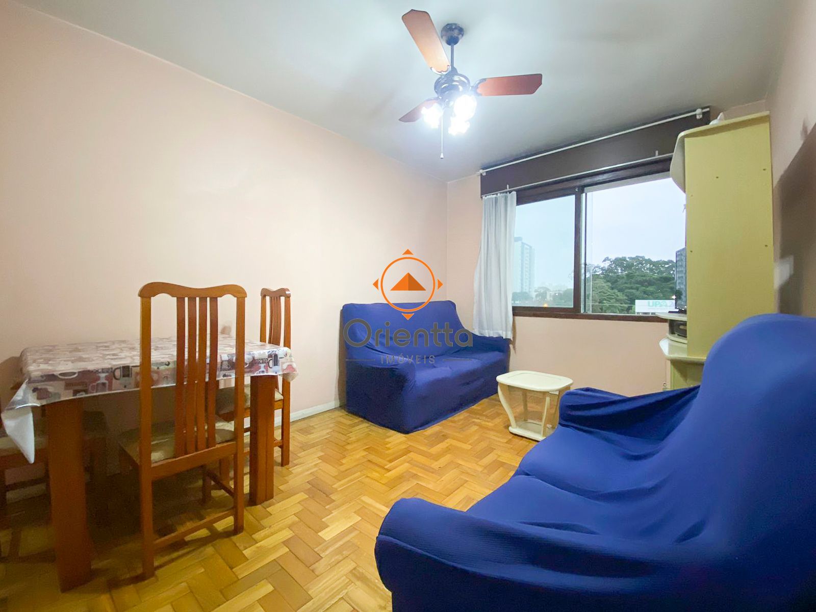 Apartamento, 2 dormitórios no bairro Vila Ipiranga em Porto Alegre para Comprar