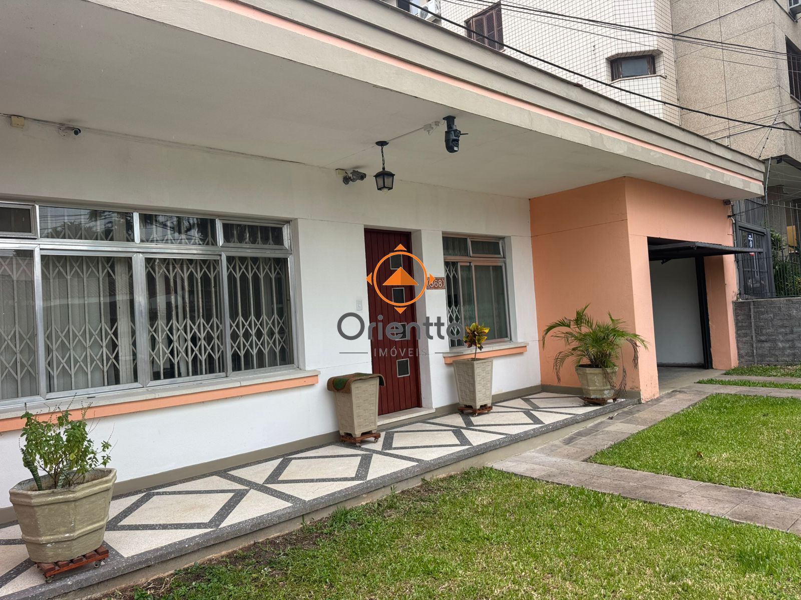 Casa com 300m², 4 dormitórios no bairro Teresópolis em Porto Alegre para Comprar