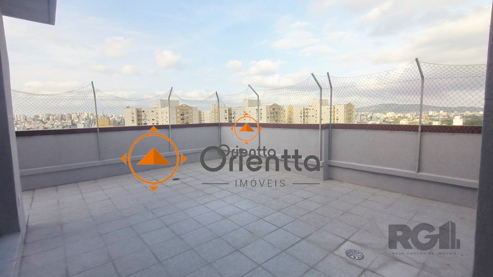 Cobertura, 3 dormitórios no bairro Santo Antônio em Porto Alegre para Comprar