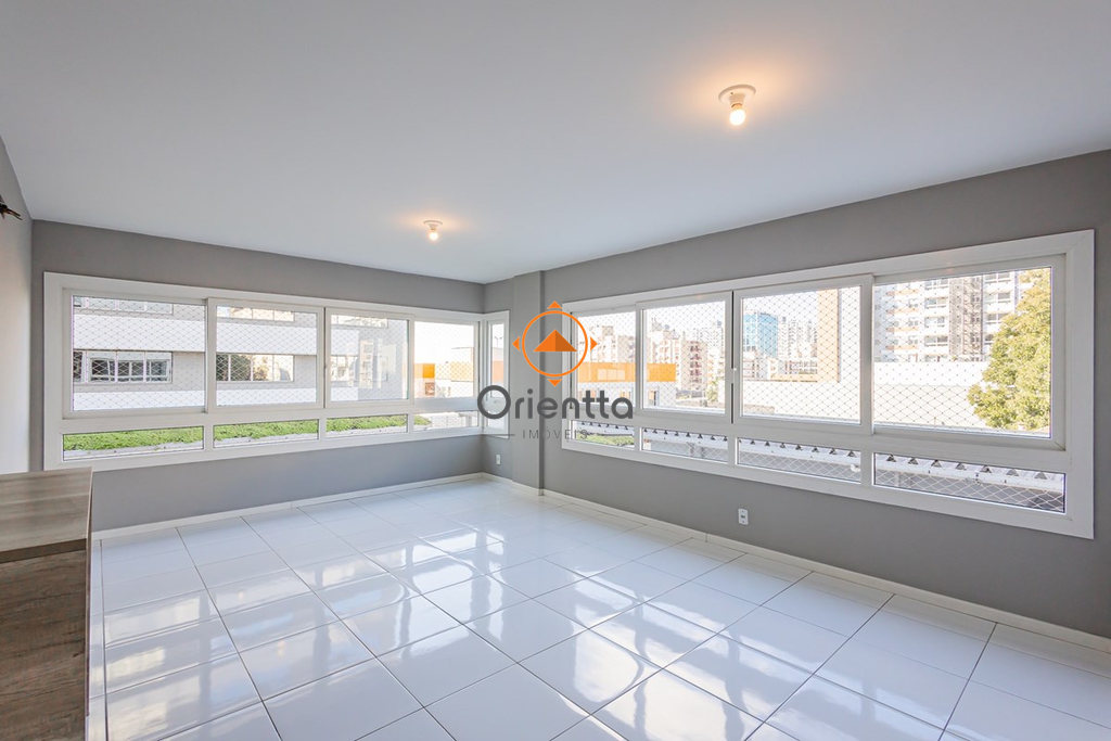 Apartamento com 92m², 3 dormitórios no bairro Vila Ipiranga em Porto Alegre para Comprar