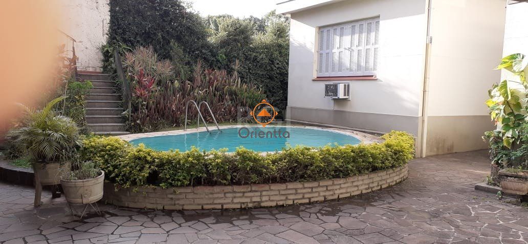 Casa com 200m², 3 dormitórios no bairro Floresta em Porto Alegre para Comprar