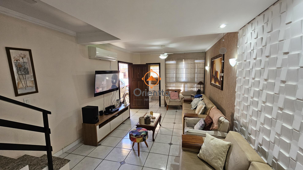 Casa com 167m², 4 dormitórios no bairro Santo Antônio em Porto Alegre para Comprar
