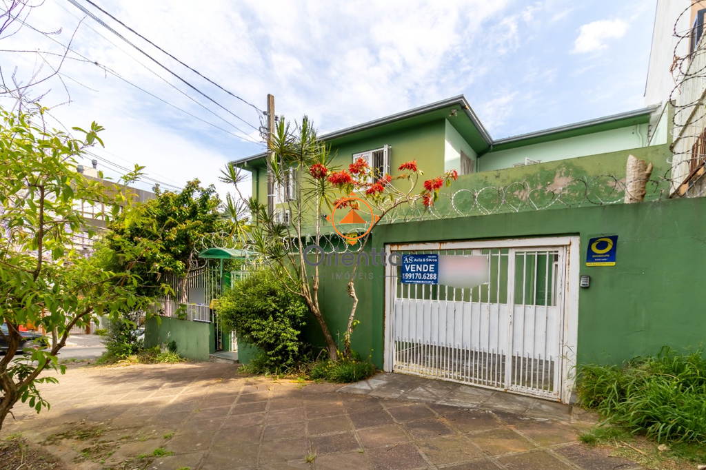 Casa com 230m², 5 dormitórios no bairro Petrópolis em Porto Alegre para Comprar