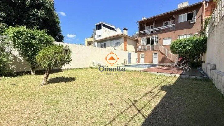Casa, 4 dormitórios no bairro Chácara das Pedras em Porto Alegre para Comprar