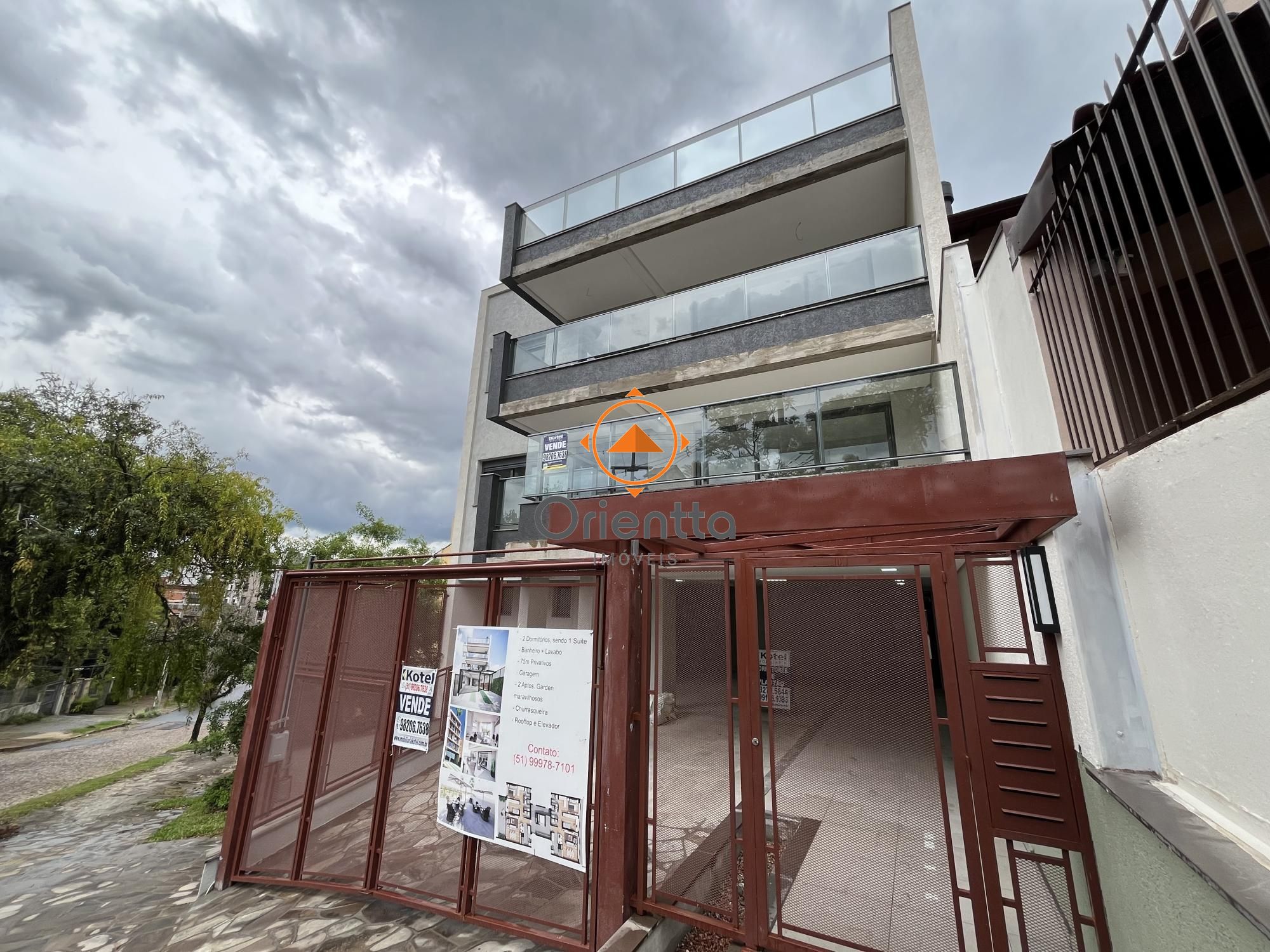 Apartamento, 2 dormitórios no bairro Três Figueiras em Porto Alegre para Comprar