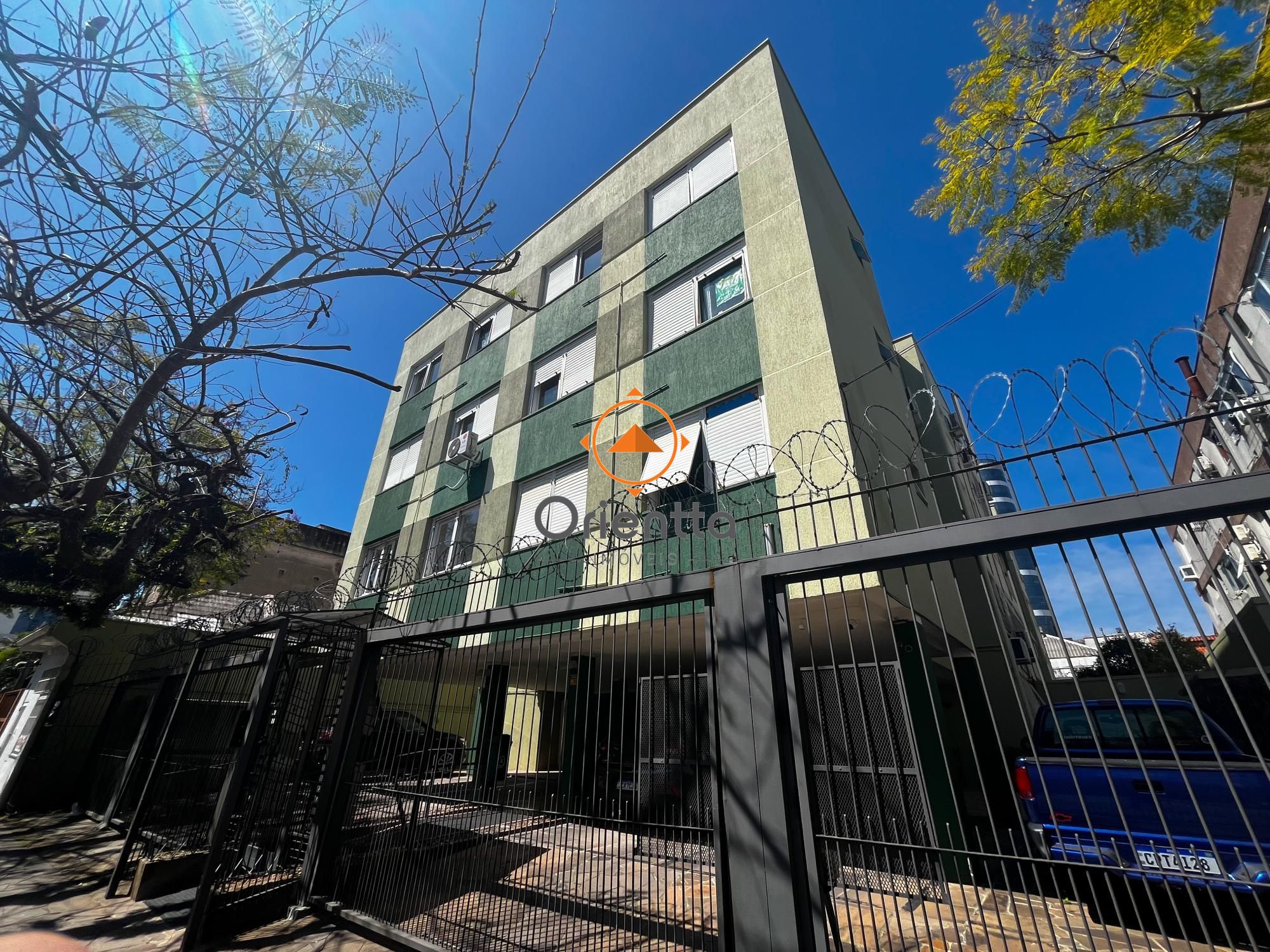Apartamento, 2 dormitórios no bairro Menino Deus em Porto Alegre para Comprar