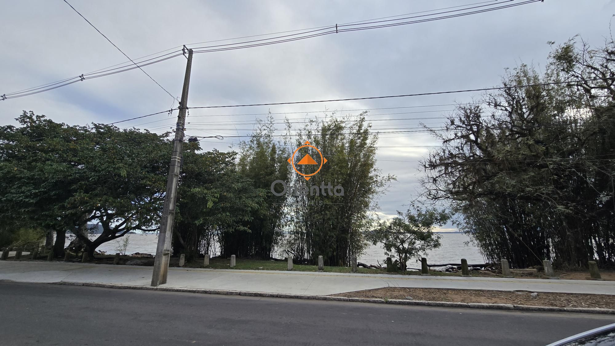 Terreno com 560m² no bairro Espírito Santo em Porto Alegre para Comprar