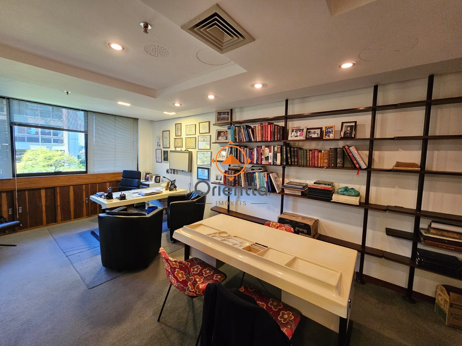 Sala Comercial, 2 dormitórios no bairro Moinhos de Vento em Porto Alegre para Comprar