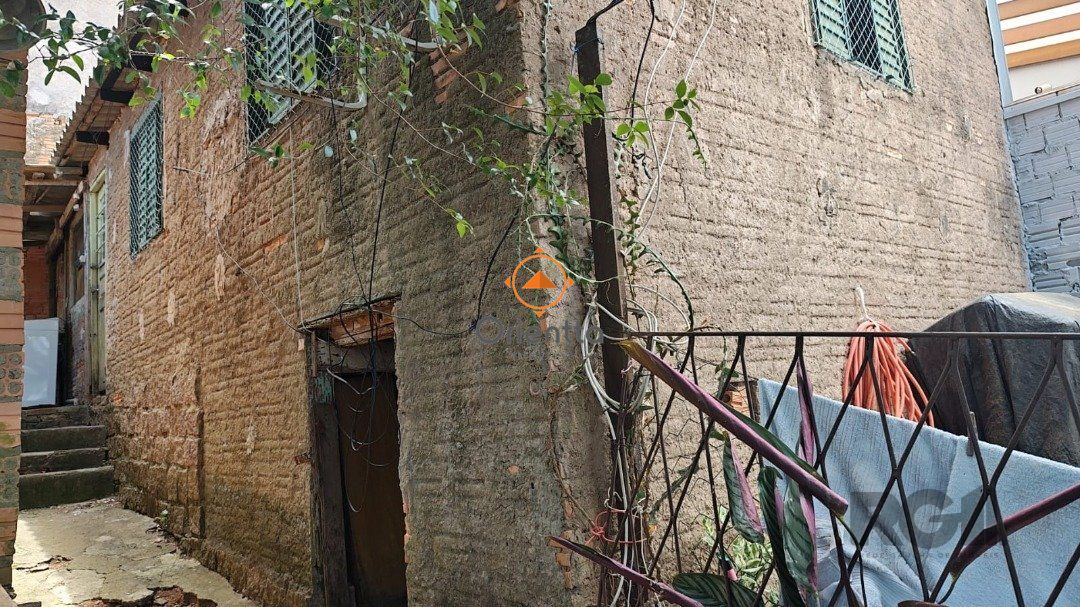 Casa com 50m², 3 dormitórios no bairro Vila Nova em Porto Alegre para Comprar