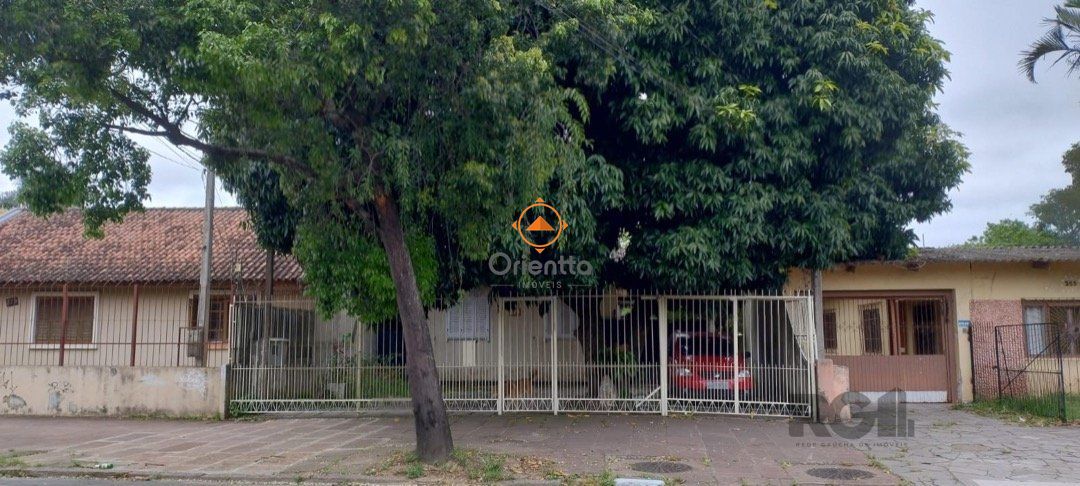 Casa com 440m², 3 dormitórios no bairro Camaquã em Porto Alegre para Comprar