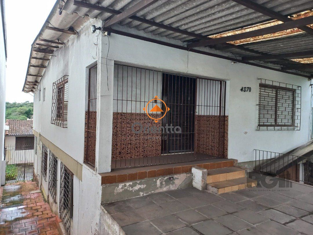 Casa com 150m², 3 dormitórios no bairro Cavalhada em Porto Alegre para Comprar